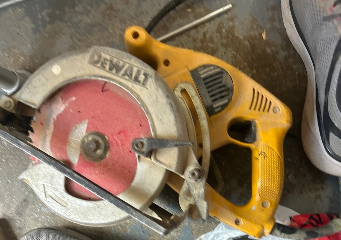 DEWALT Circular Saw