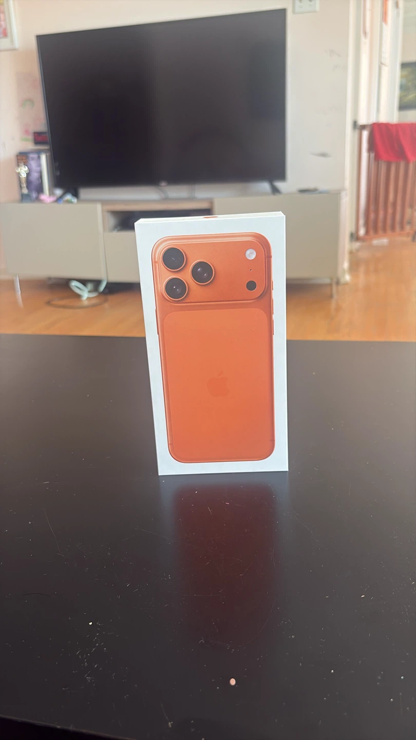 Apple iPhone 17pro max Orange)