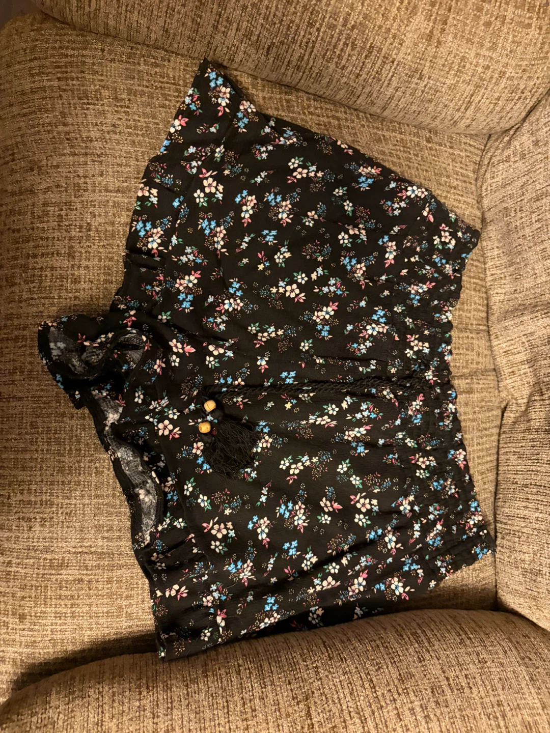 NO BOUNDARIES Black Floral Shorts L (11-13)