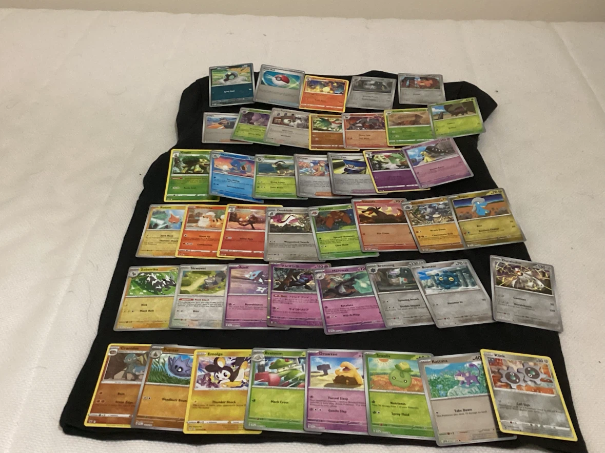 Pokémon Trading Cards - Assorted Lot