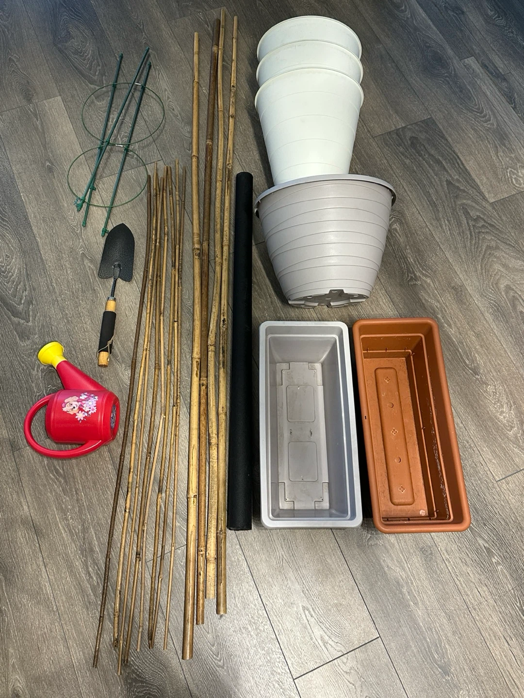 🏡 Moving Out Sale – Gardening Supplies 🌿