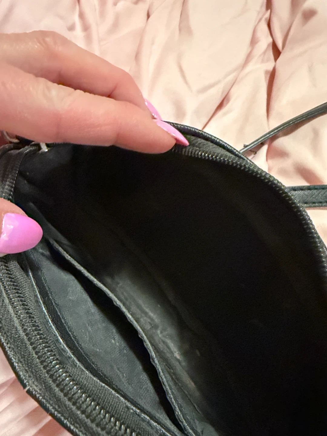 GUESS Black Monogram Crossbody Bag - photo 4