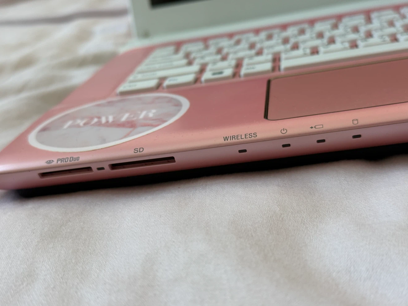 Sony VAIO Pink Laptop - photo 3
