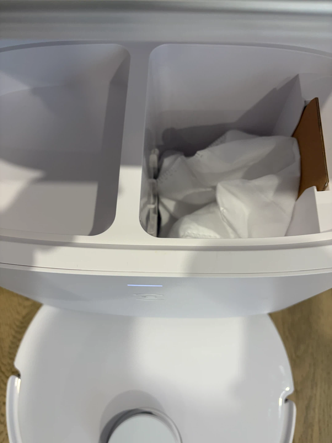 Ecovacs Deebot T10 Plus + Auto-Empty Station - photo 3