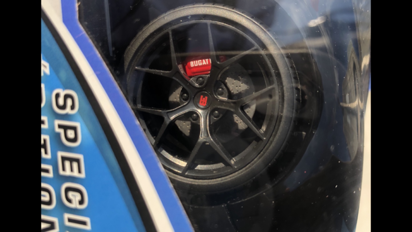 Maisto Special Edition Bugatti Chiron Diecast Model Car - photo 3
