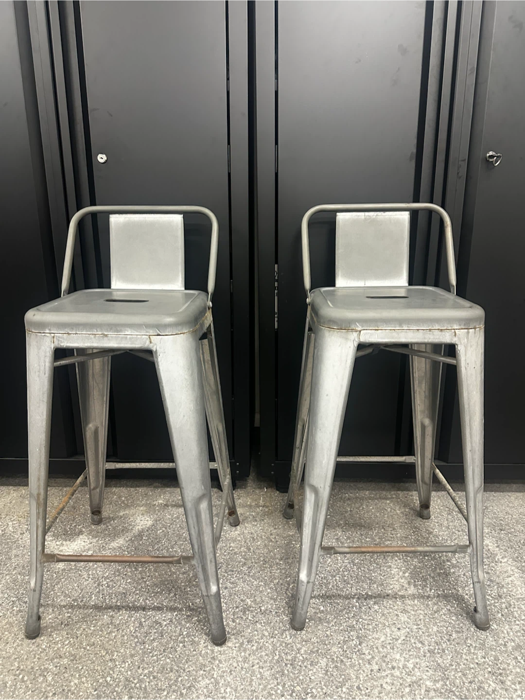 2x Metal Bar Stools