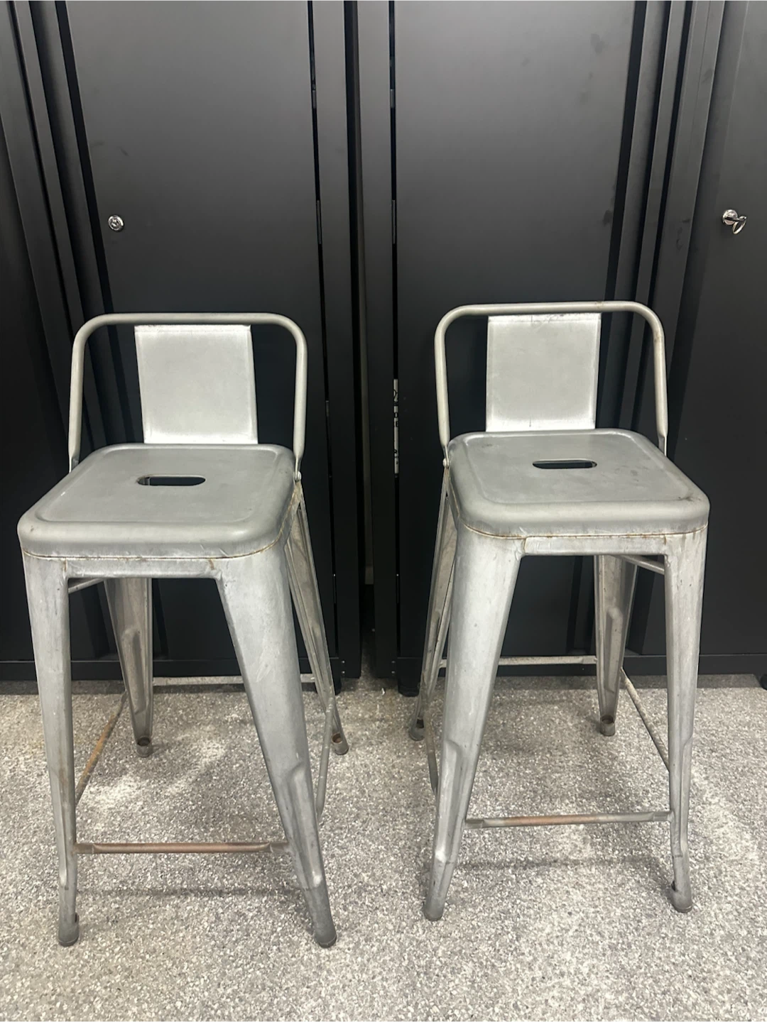 2x Metal Bar Stools - photo 2