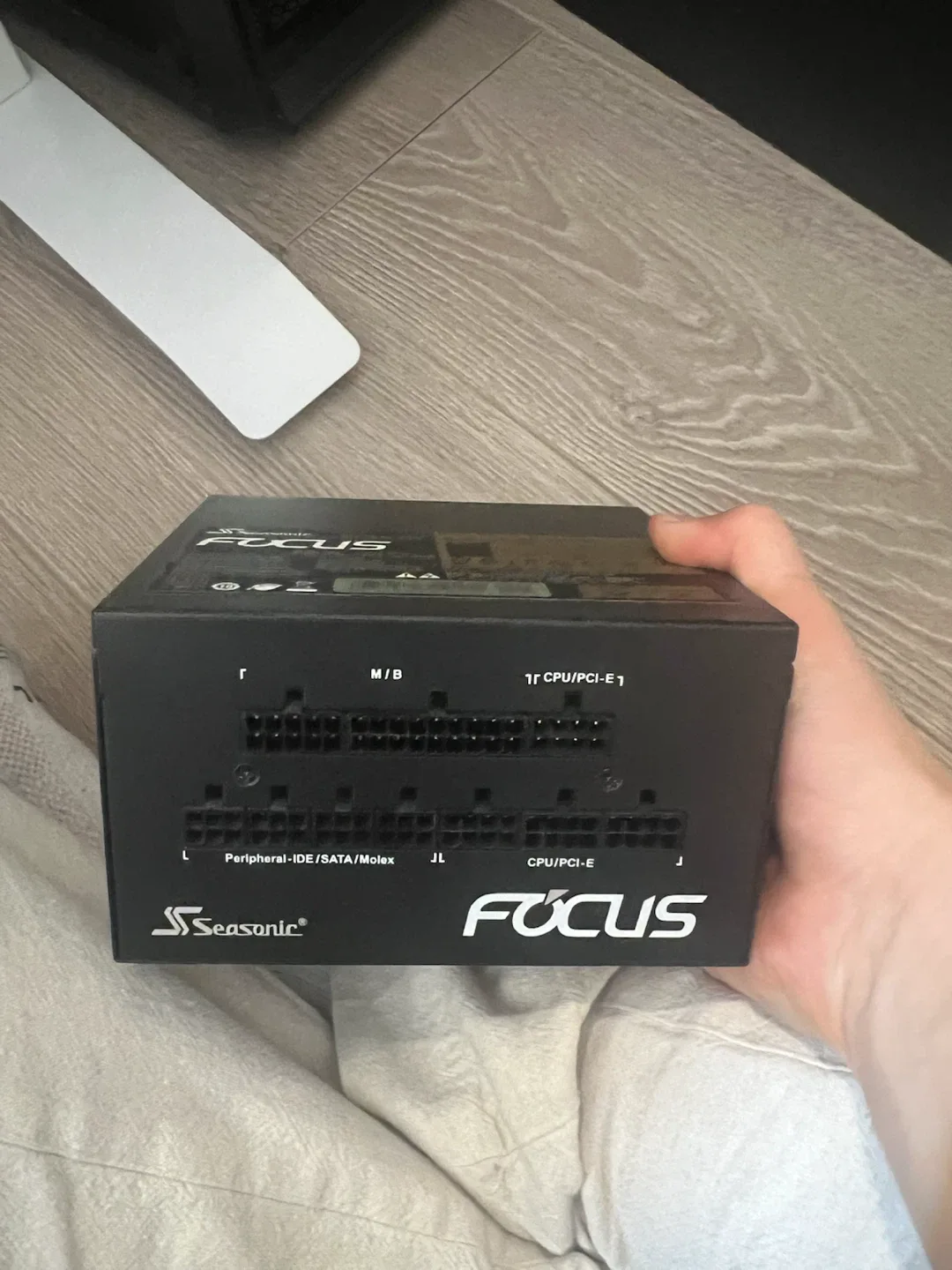Seasonic FOCUS GX-650 Fully Modular Power Supply - photo 2