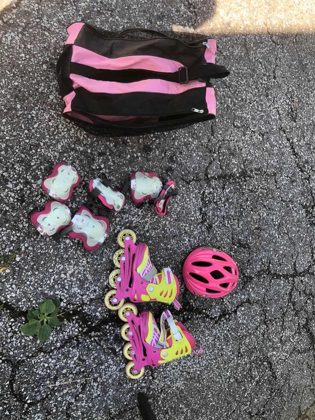 Dynamic Skates Adjustable Rollerblade Set with Helmet and Bag
