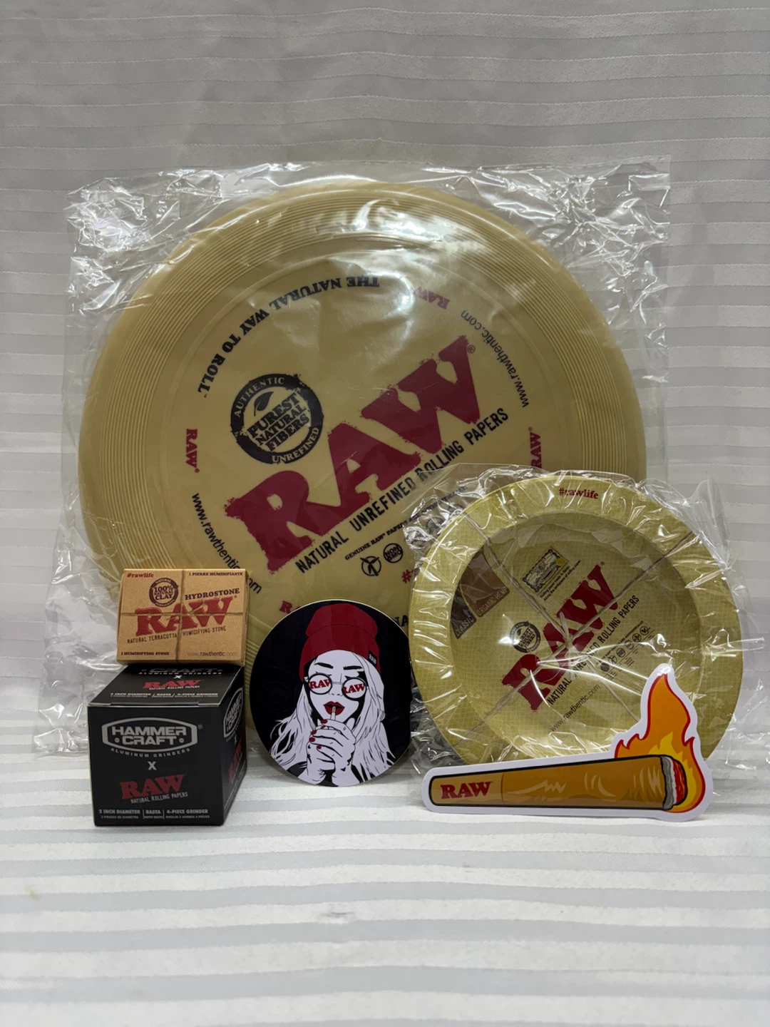 RAW Rolling Papers Bundle with Grinder & Frisbee