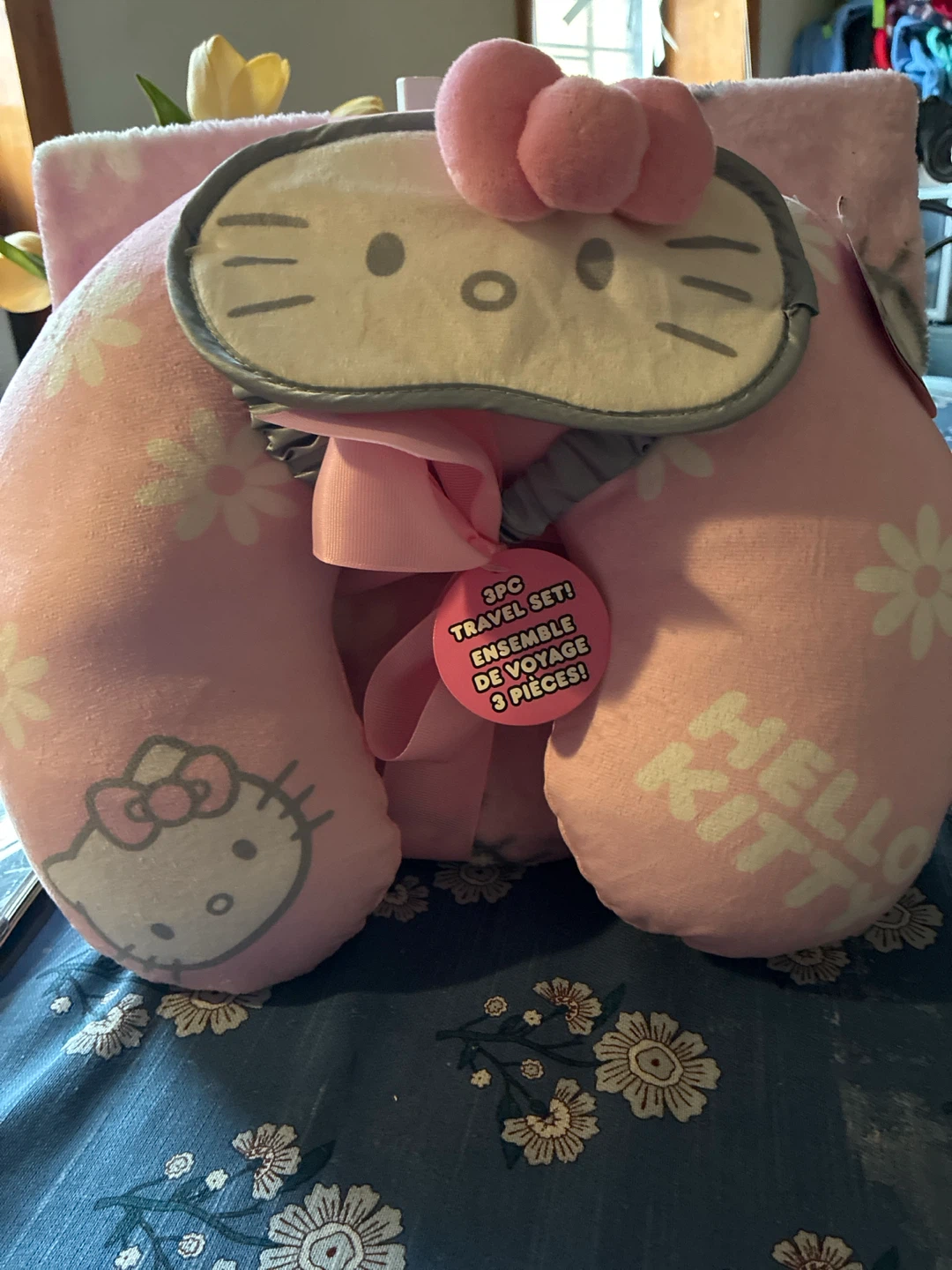 Hello Kitty 3-Piece Travel Set Blanket Pillow Eye Mask Pink