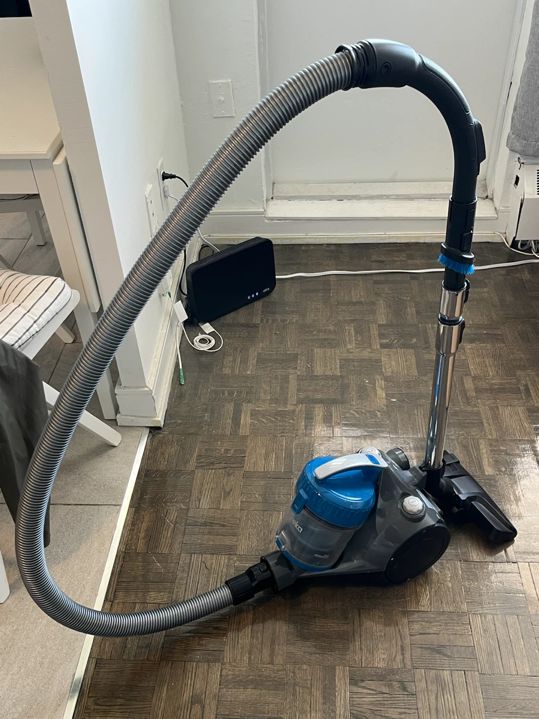 Eureka Vacuum Cleaner - photo 2