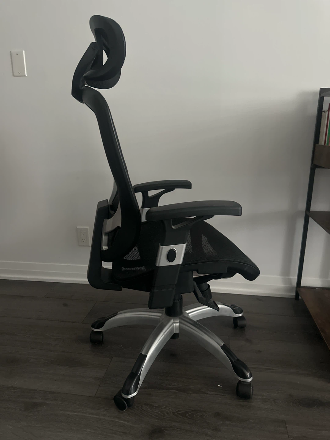 Ergonomic Mesh Office Chair - photo 2