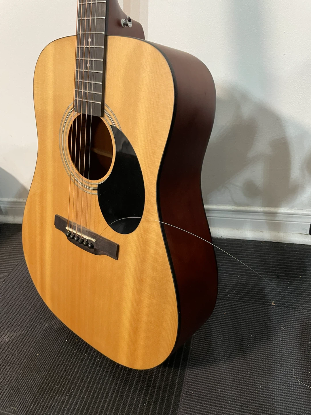 Acoustic Guitar - photo 3