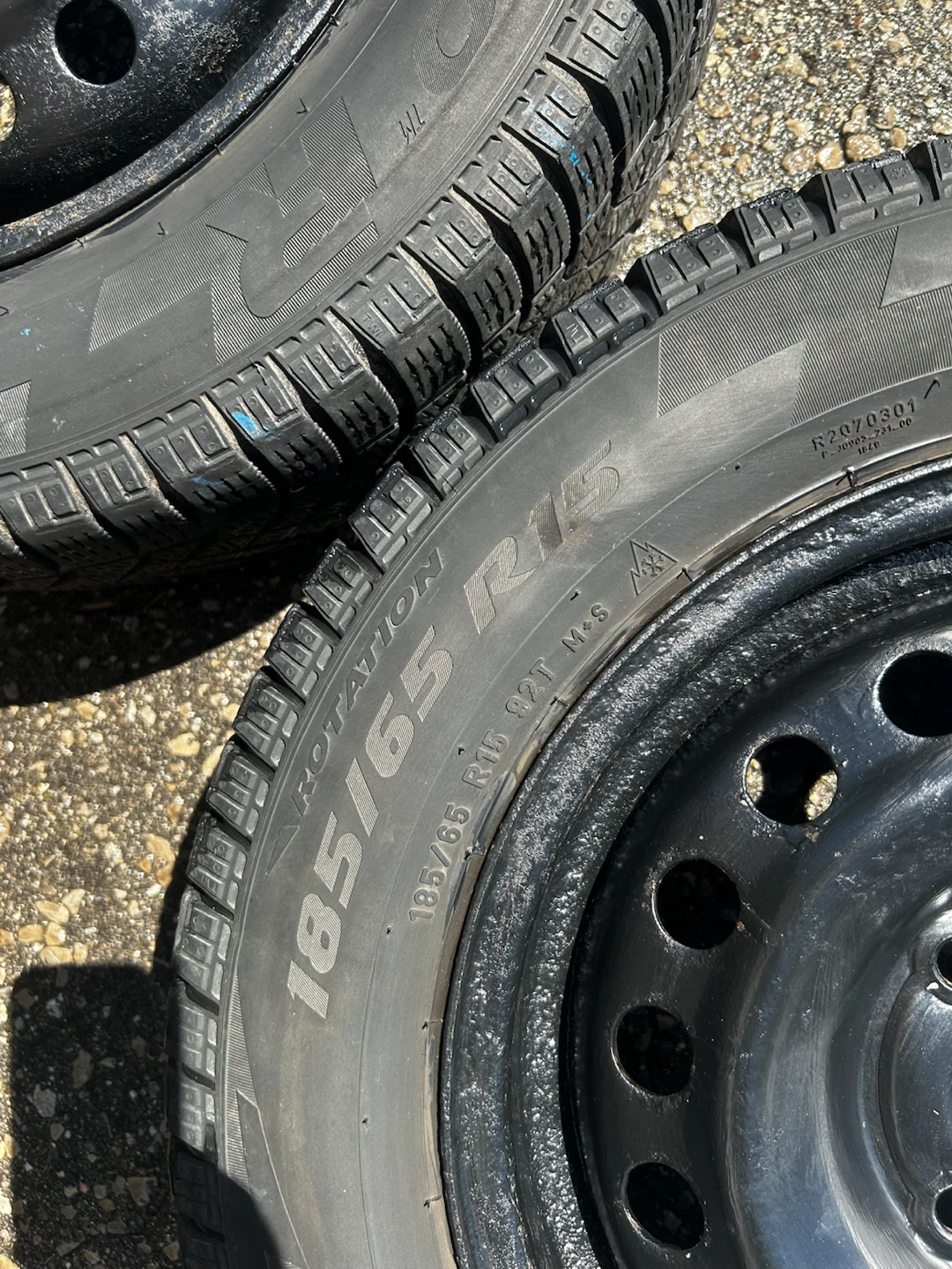 4 Pirelli Winter Tires + Rims  2010 Nissan Versa 185/65R15 - photo 2
