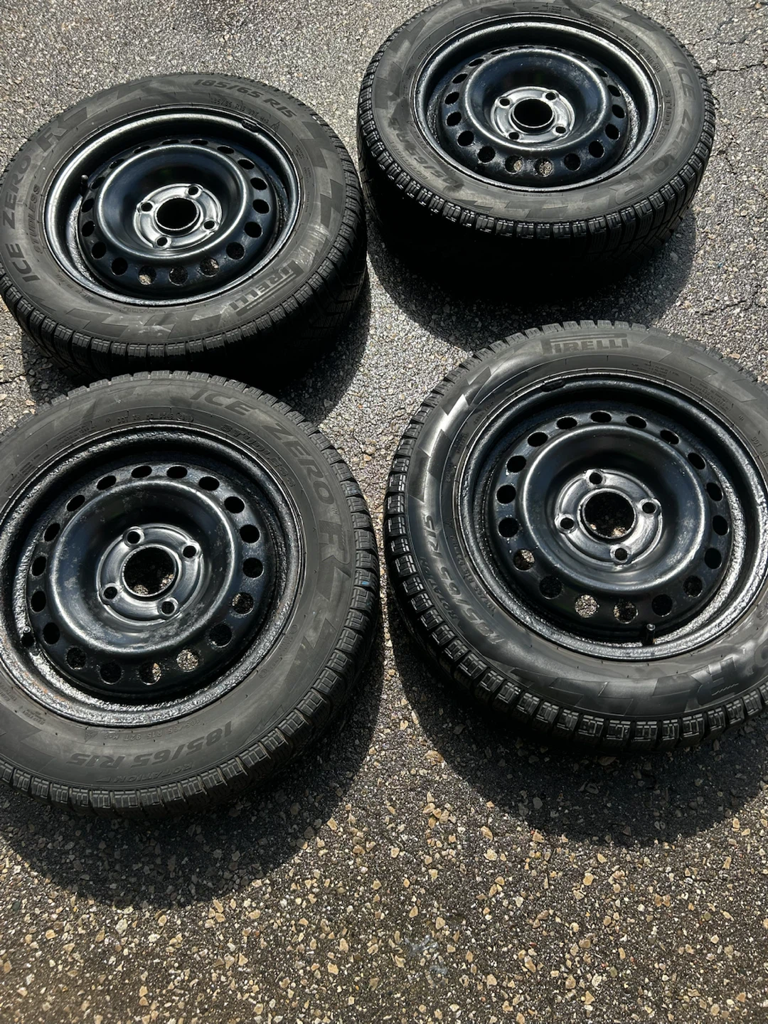 4 Pirelli Winter Tires + Rims  2010 Nissan Versa 185/65R15 - photo 4