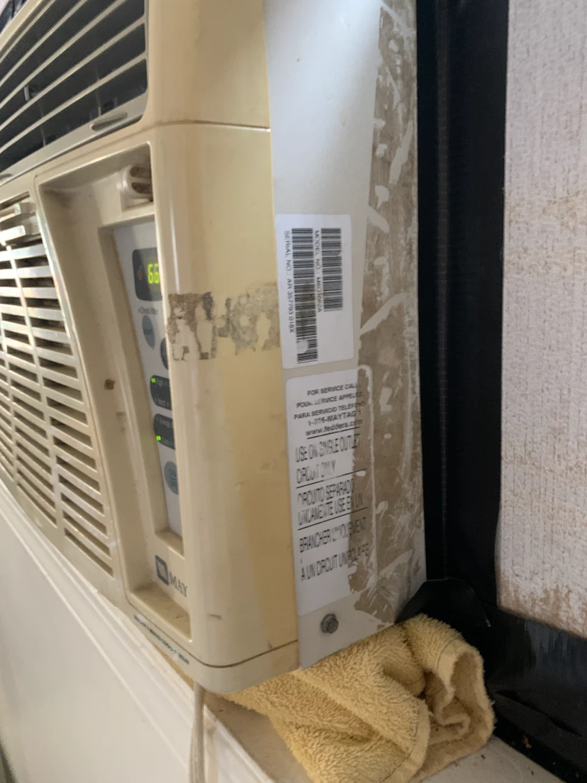 Maytag Window A/C w/Remote - photo 2