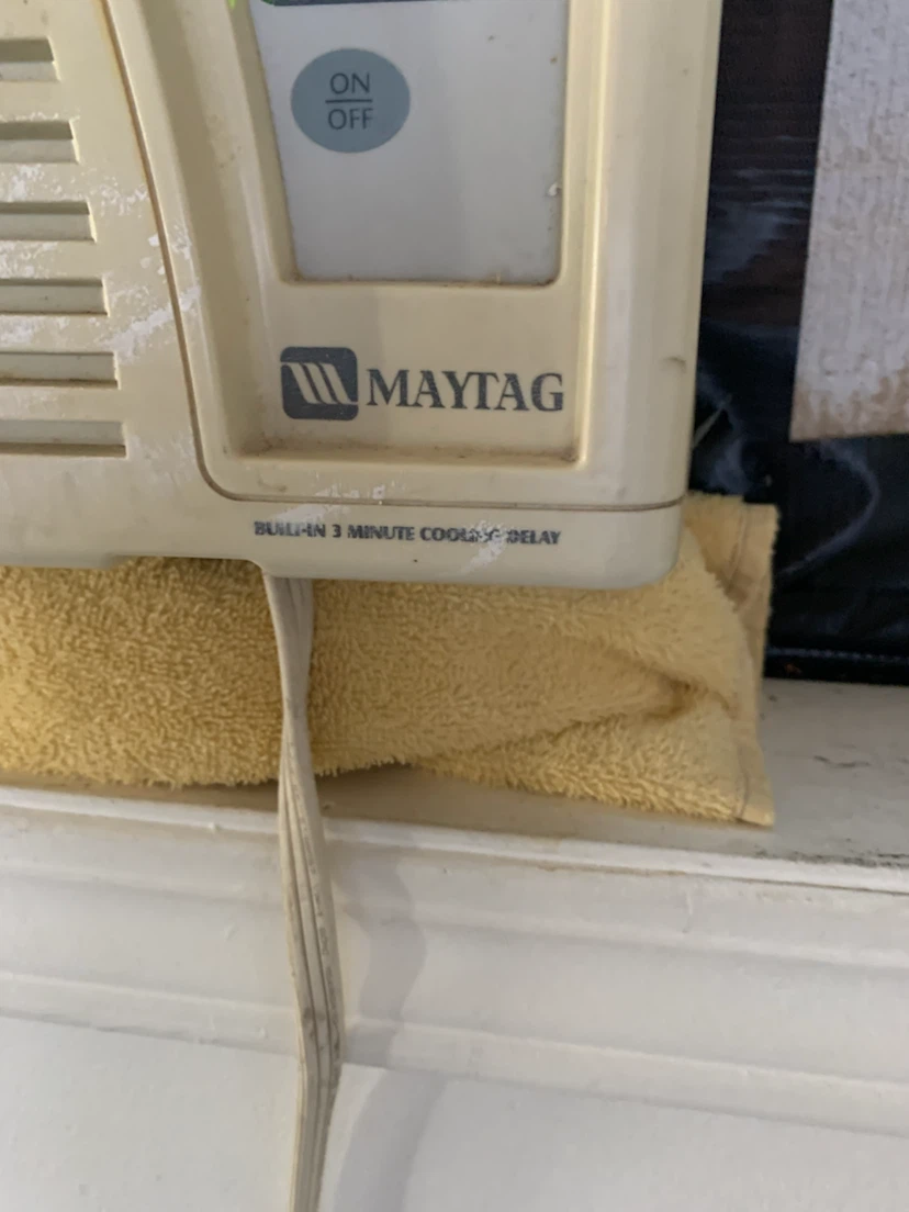Maytag Window A/C w/Remote - photo 3