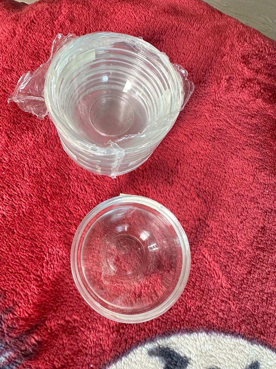 Stack of glass food bowl packing six