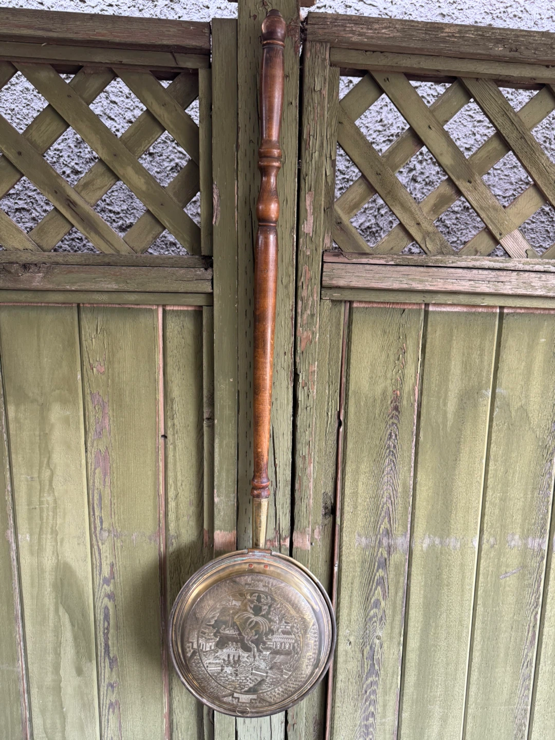 Antique Brass Bed Warmer with Engraved Willow Pattern Lid