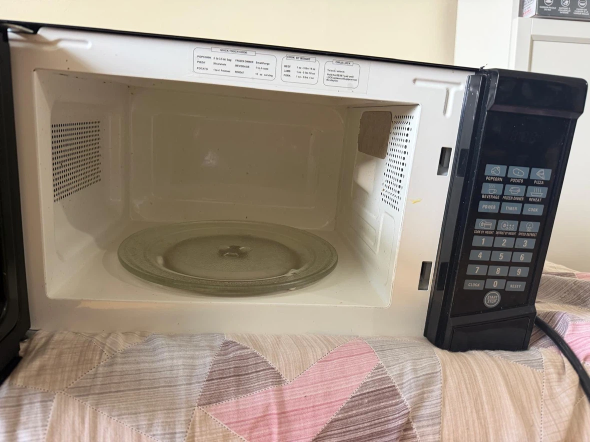 RCA Microwave Oven - photo 2