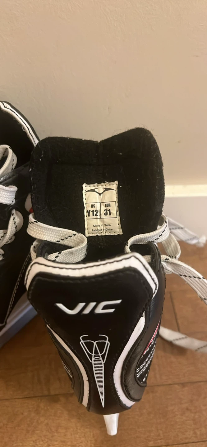 VIC Youth Hockey Skates - photo 2