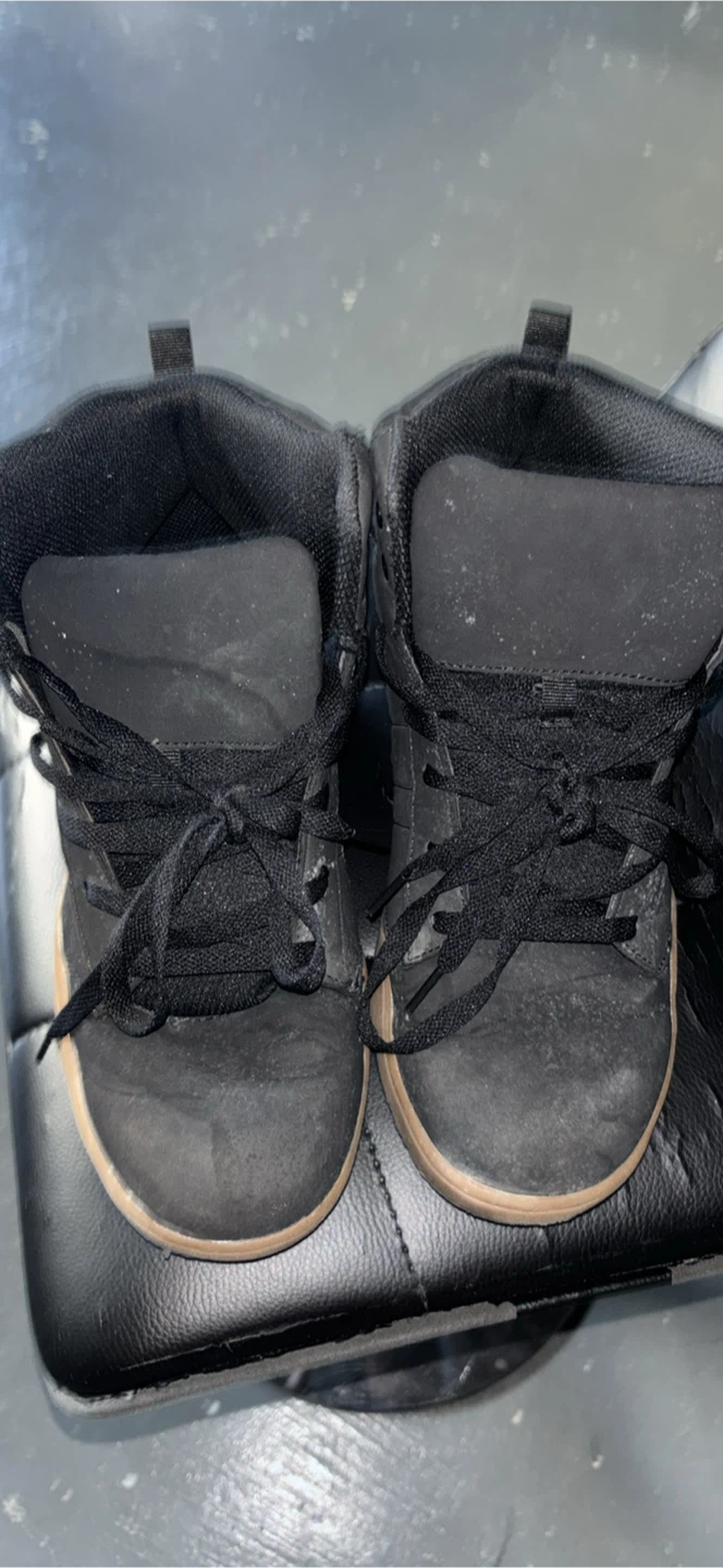 Black high-top skate shoes - photo 2