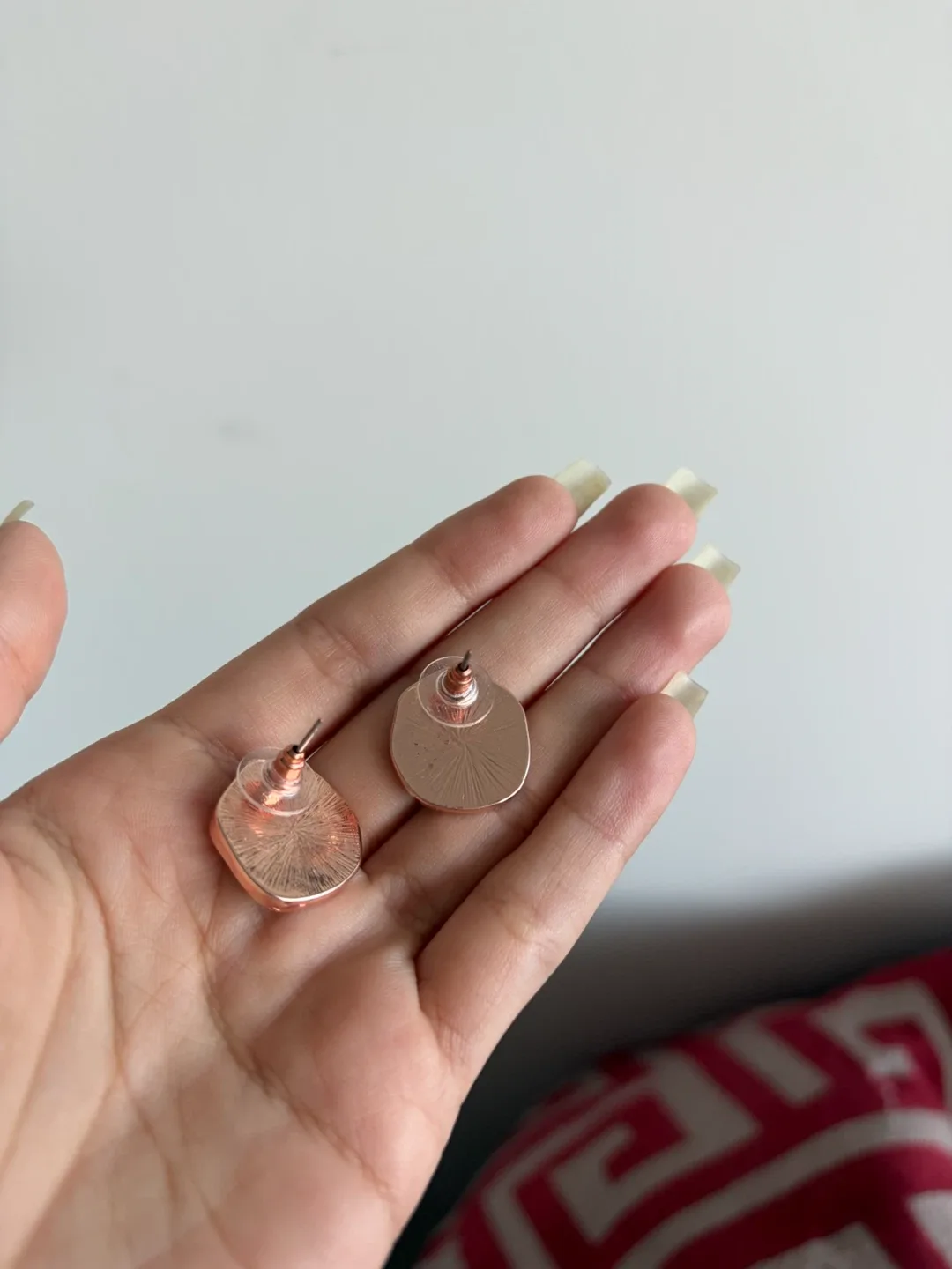 Stud Earrings with Pearl and Rose Detail - photo 4