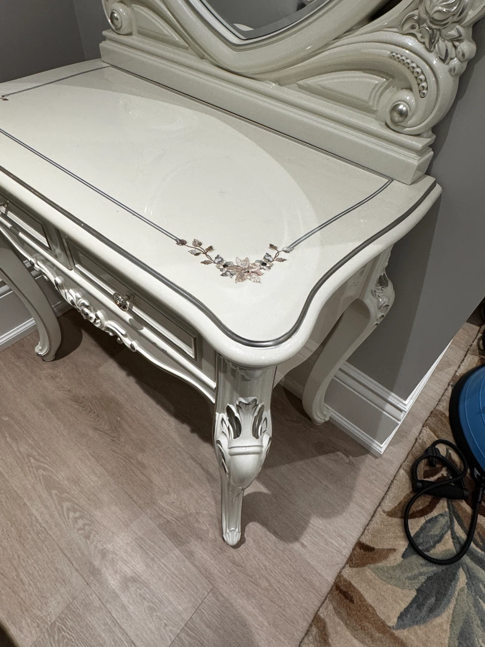 Beautiful vanity for a princess - photo 2