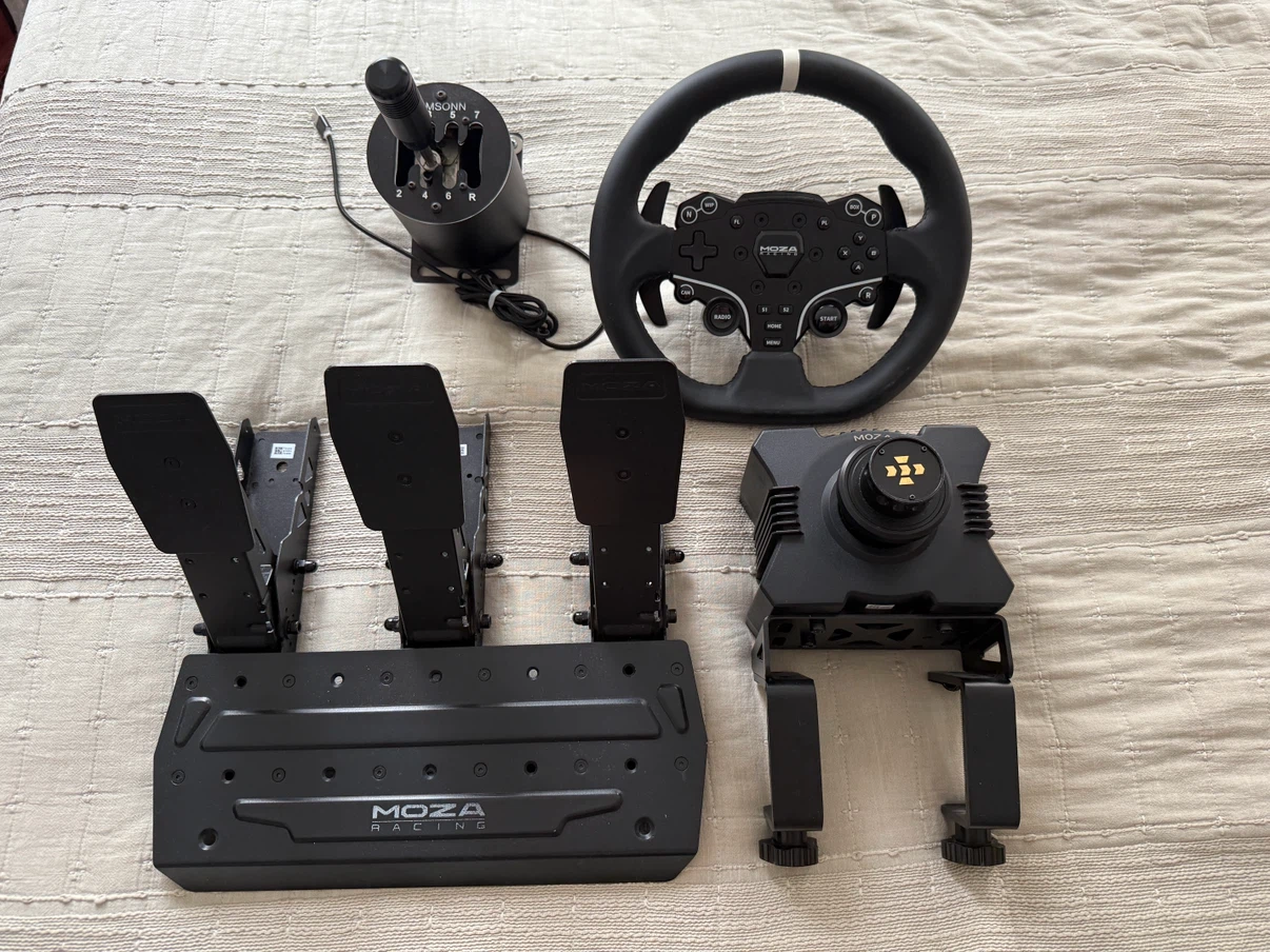 Moza R5 Bundle with clutch and shifter