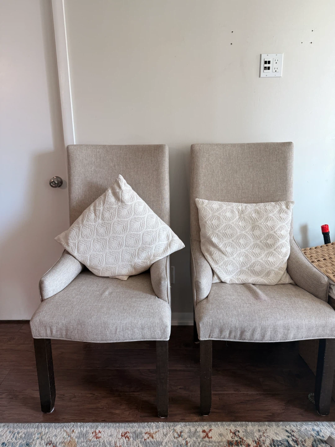 Accent chairs