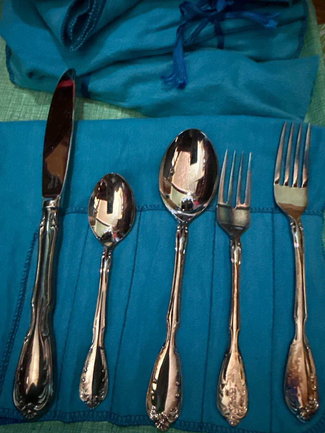 8 complete 5 pce Noritake Serenade Cutlery Set