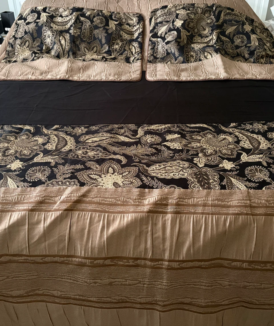 Brand New Paisley Print Duvet Cover and Pillow Shams Set - photo 2