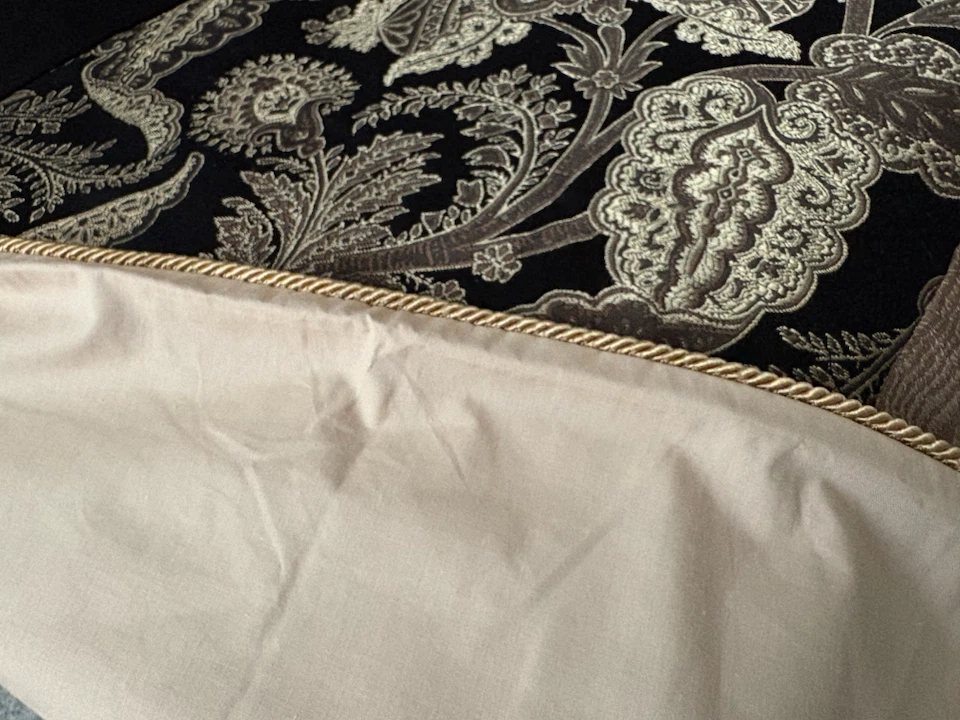 Brand New Paisley Print Duvet Cover and Pillow Shams Set - photo 3
