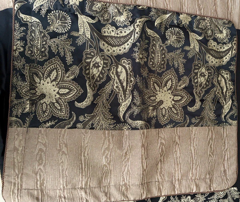 Brand New Paisley Print Duvet Cover and Pillow Shams Set - photo 4