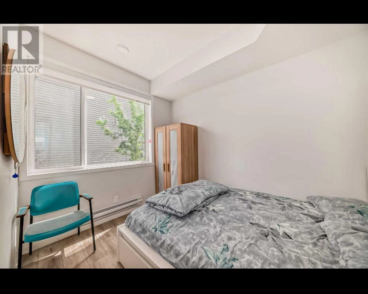 4bed 2.5 bath Townhouse - photo 2