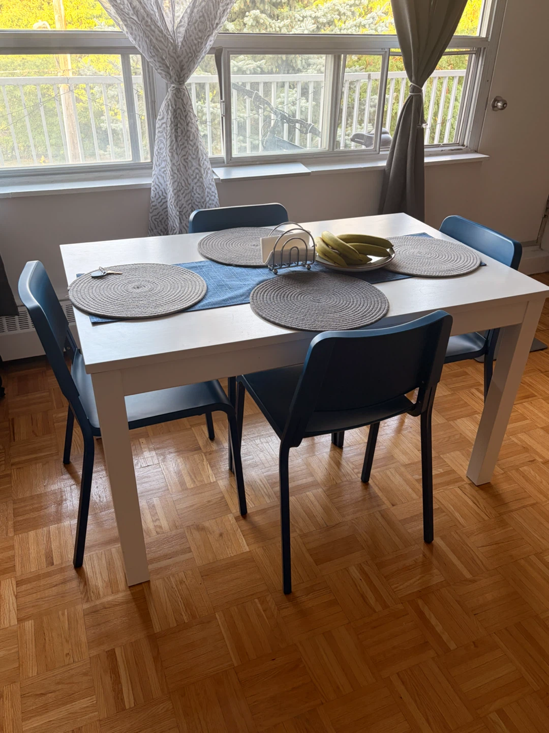 Modern White Rectangular Dining Table (Like New) - photo 2