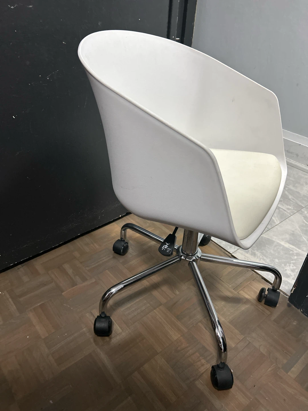 White Office Chair with Casters - photo 2