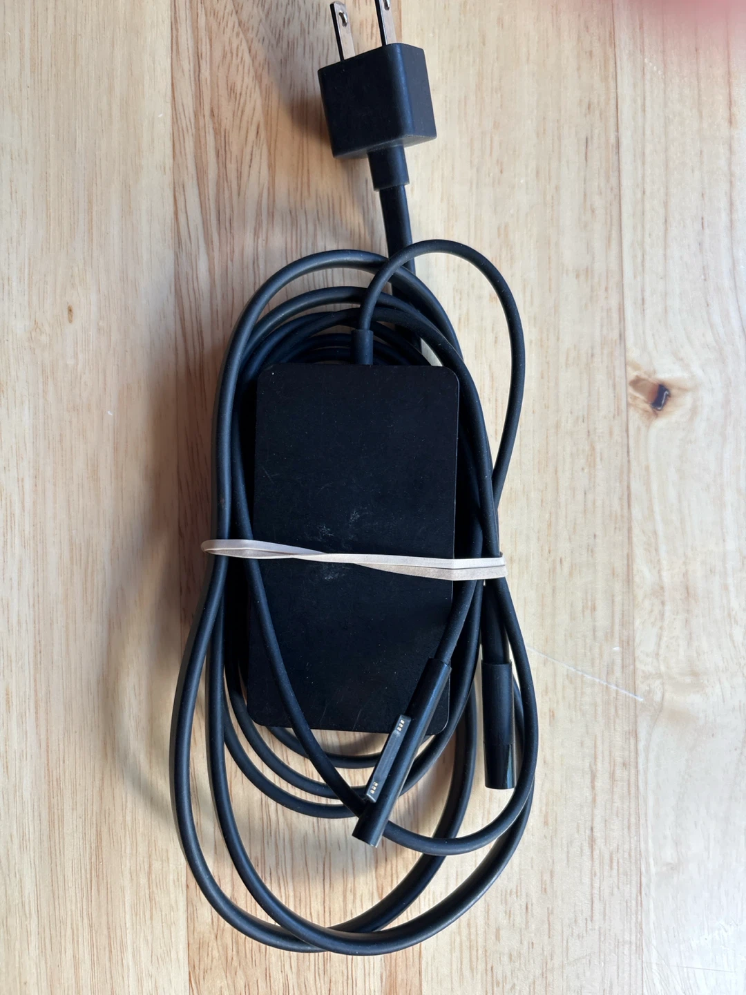 Surface pro 3 magnetic charger