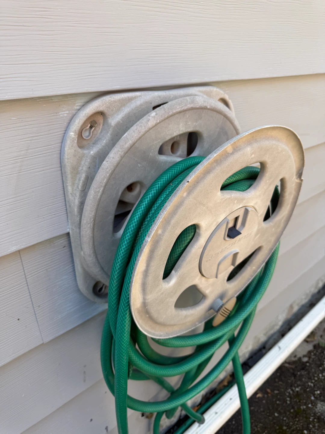 Suncast Wall Mount Hose Reel - photo 4