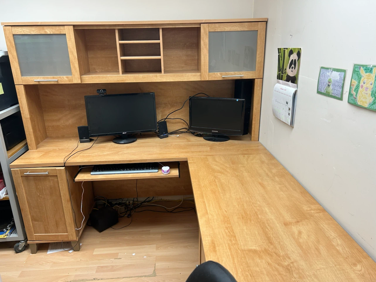 Office desk - photo 2