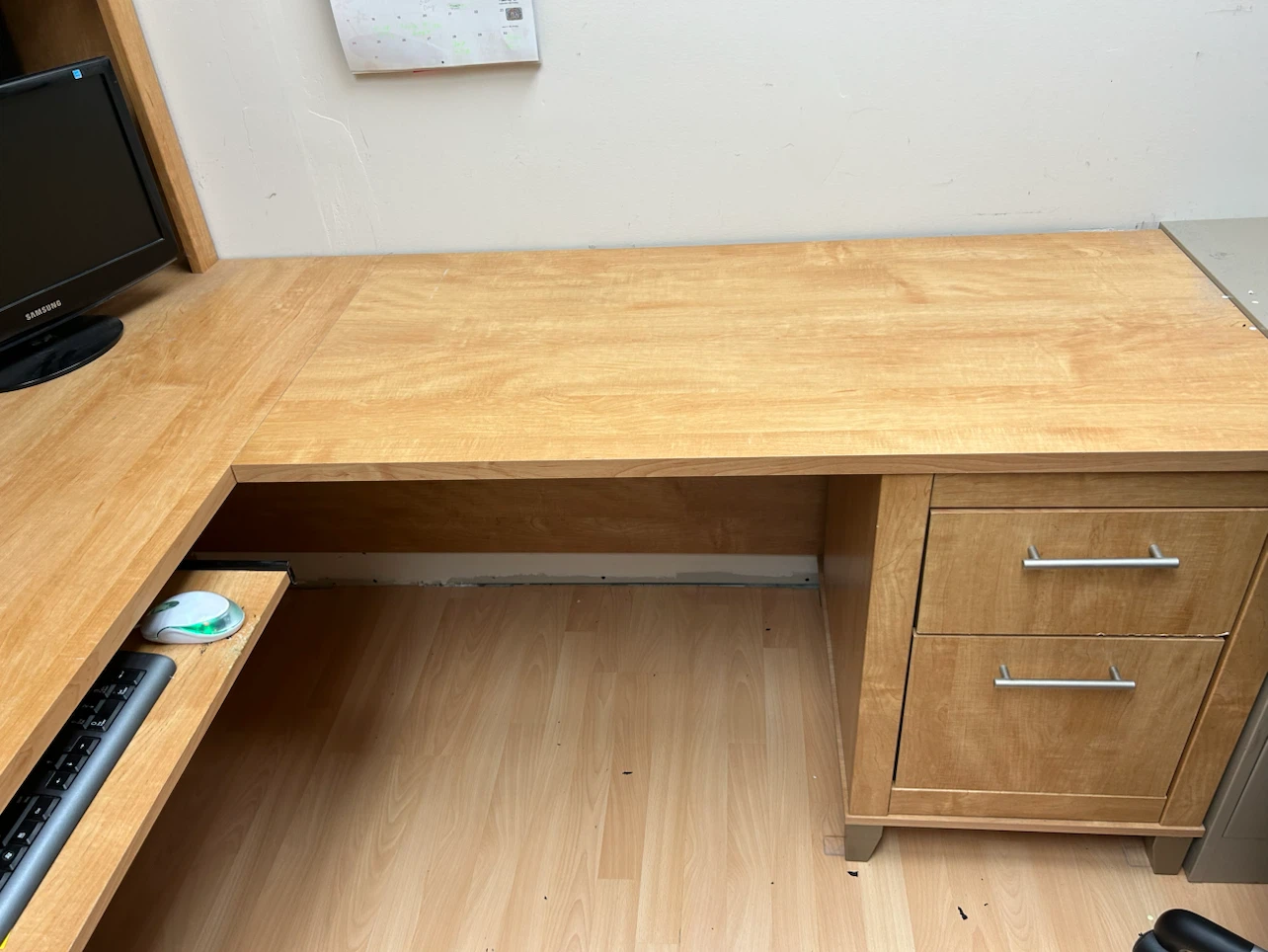 Office desk - photo 3