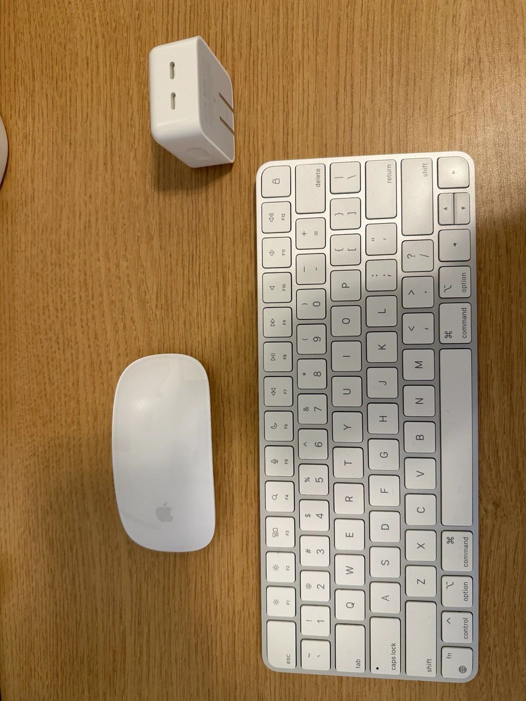💻 Apple Accessories Bundle – Excellent Condition