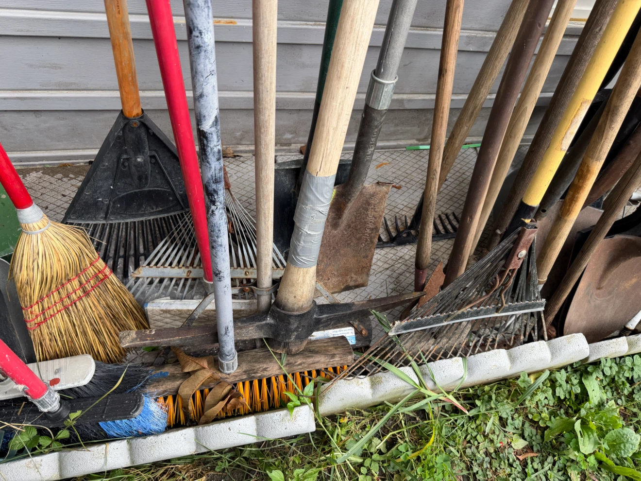 Assorted Garden Tools Set- 15$ each