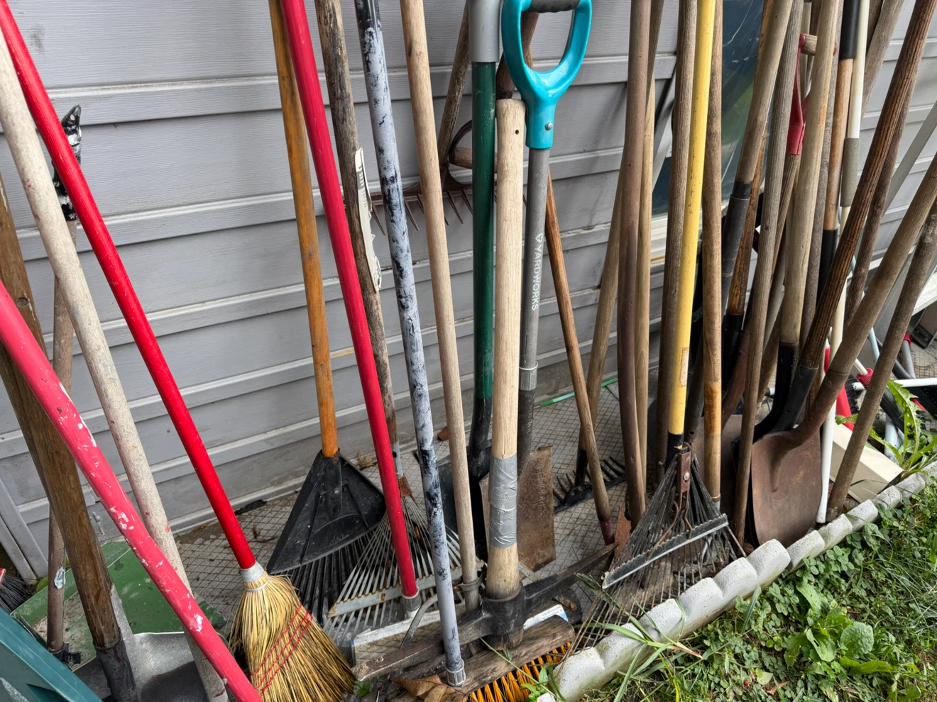 Assorted Garden Tools Set- 15$ each - photo 2