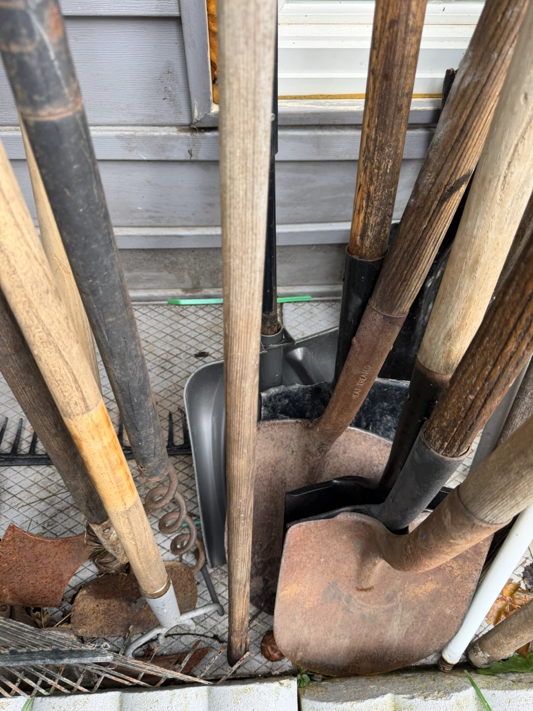 Assorted Garden Tools Set- 15$ each - photo 4