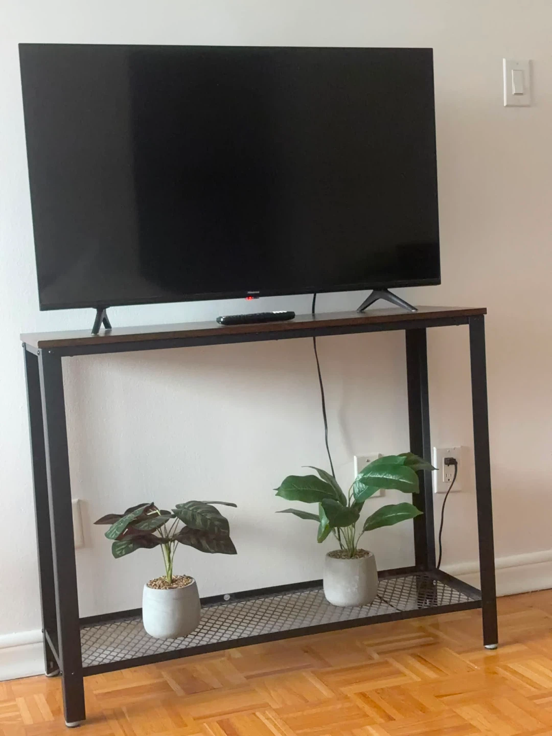 43" Hisense 4K Smart TV + Rustic TV Stand