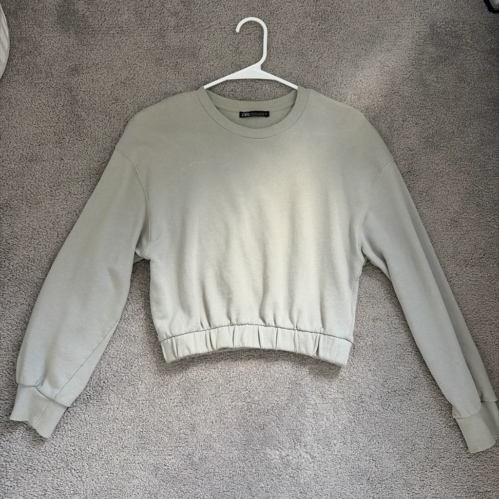 ZARA Light Green Cropped Sweatshirt - Size S