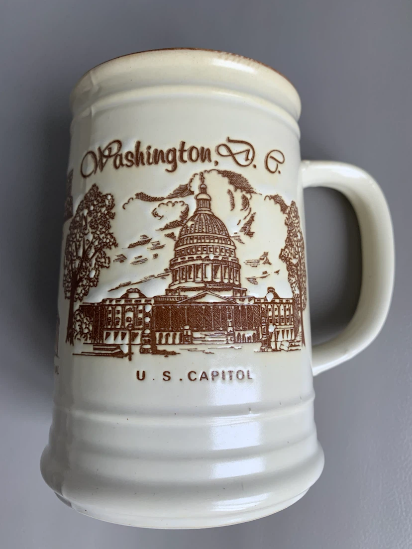 “ Ceramic Beer Mug w/ Representation of Historical Monuments !