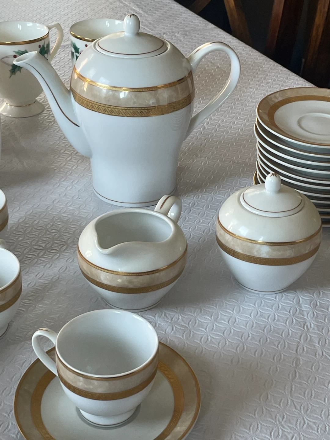 Espresso, carafe, sugar and creamer Set with 7 coffee cups